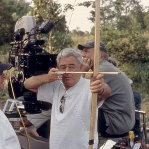 TIMELINE, director Richard Donner (center), on set, 2003. (c) Paramount