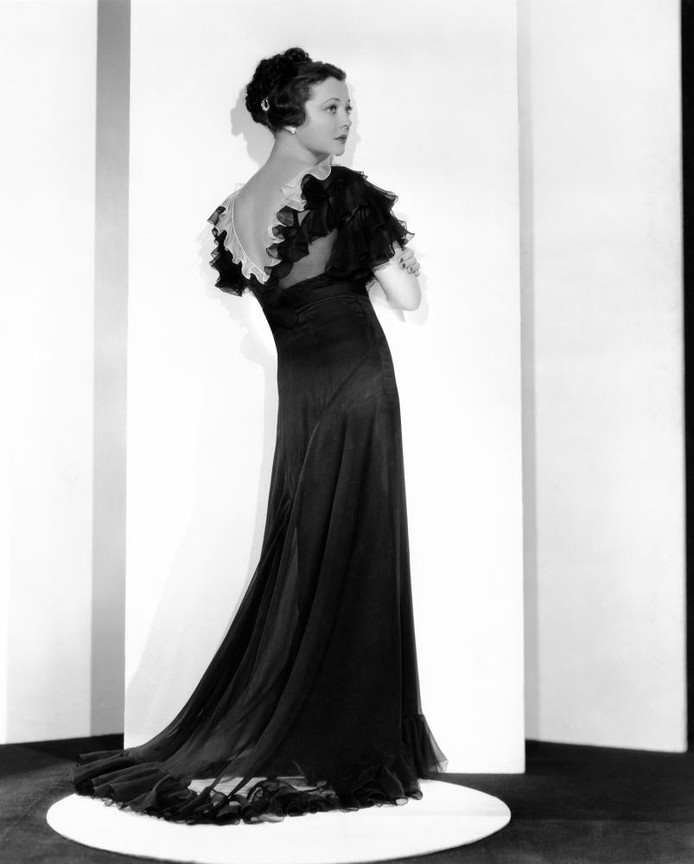  Sylvia Sidney wearing a Ruffled Gown Photo Print (8 x 10) :  Sports & Outdoors