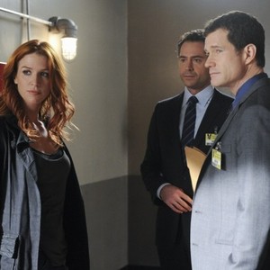 Unforgettable, Poppy Montgomery (L), Omar Metwally (C), Dylan Walsh (R), 'Check Out Time', Season 1, Ep. #3, 10/04/2011, ©CBS