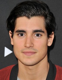 Henry Zaga