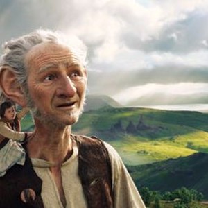 THE BFG, from left: Ruby Barnhill, The BFG (voice: Mark Rylance), 2016. © Walt Disney Studios Motion Pictures