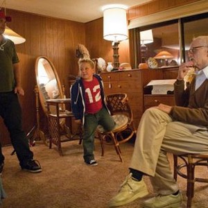 BAD GRANDPA, (aka JACKASS PRESENTS: BAD GRANDPA), from left: director Jeff Tremaine, Jackson Nicoll, Johnny Knoxville, on set, 2013. ph: Sean Cliver/©Paramount Pictures