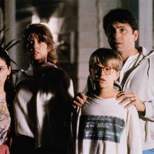 STAY TUNED, from left: Heather McComb, Pam Daeber, David Tom (eyeglasses), John Ritter, 1992, © Warner Brothers