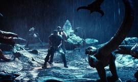 Riddick: Official Clip - Men vs. Monsters