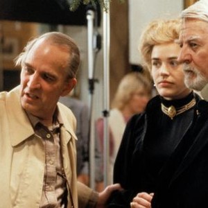 FANNY AND ALEXANDER, Ingmar Bergman directing Jan Malmjo and Ewa Froling, 1982. (c) Embassy Pictures