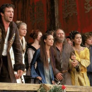 A KNIGHT'S TALE, James Purefoy (far left), Berenice Bejo (brunette, blue outfit), Christopher Cazenove, Shannyn Sossamon (yellow dress), 2001. ©Columbia Pictures