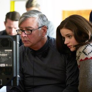 WISH UPON, FROM LEFT, DIRECTOR JOHN R. LEONETTI, JOEY KING, ON-SET, 2017. PH: STEVE WILKIE. ©BROAD GREEN PICTURES