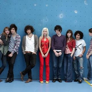 LOL (LAUGHING OUT LOUD), from left: Christa Theret, Jeremy Kapone, Warren Guetta, Jade-Rose Parker, Felix Moati, Lou Lesage, Louis Sommer, Emile Bertherat, 2008. ©Pathe Films