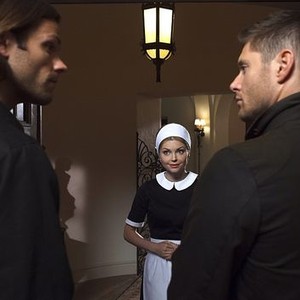 Supernatural, Jared Padalecki (L), Izabella Miko (C), Jensen Ackles (R), 'Ask Jeeves', Season 10, Ep. #6, 11/18/2014, ©KSITE
