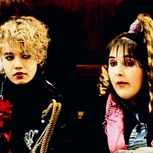 COOKIE, from left: Emily Lloyd, Ricki Lake, 1989, © Warner Brothers