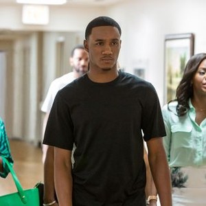 Survivor's Remorse, Tichina Arnold (L), Jessie Usher (C), Teyonah Parris (R), 'How To Build A Brand', Season 1, Ep. #3, 10/18/2014, ©STARZPR