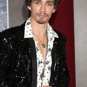 Robert Sheehan at arrivals for MORTAL ENGINES Premiere, Regency Village Theatre - Westwood, Los Angeles, CA December 5, 2018. Photo By: Priscilla Grant/Everett Collection