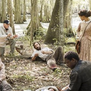 FREE STATE OF JONES, from left: cinematographer Benoit Delhomme (back), Charlie Anderson (front), director Gary Ross, Matthew McConaughey, Donald Watkins, Gugu Mbatha-Raw (back), on set, 2016. ph: Murray Close/© STX Entertainment