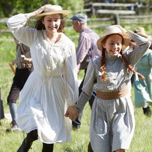 ANNE OF GREEN GABLES, (FROM LEFT): JULIA LALONDE, ELLA BALLENTINE, (AIRED IN U.S. ON NOV. 24, 2016). PHOTO: ©BREAKTHROUGH ENTERTAINMENT/GABLES PROD./PBS