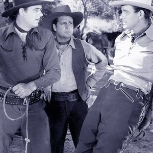 Renegades of the Rio Grande (1945) photo 4