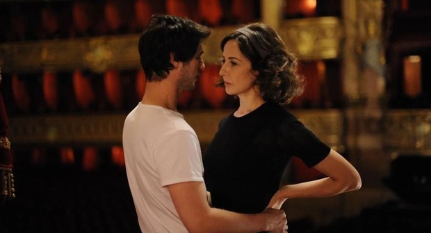 Hand in Hand | Rotten Tomatoes