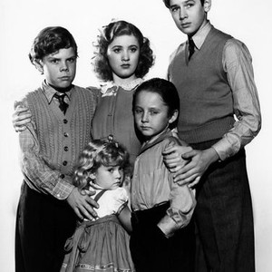 FIVE LITTLE PEPPERS AND HOW THEY GREW, clockwise from bottom left, Dorothy Ann Seese, Tommy Bond, Edith Fellows, Ronald Sinclair, Bobby Larson, 1939