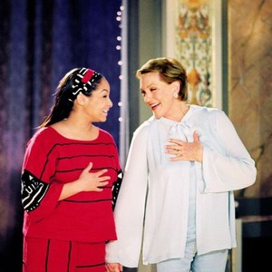 THE PRINCESS DIARIES 2: ROYAL ENGAGEMENT, Raven Symone, Julie Andrews, 2004, (c) Buena Vista