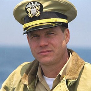 Bill Paxton as Lt. Commander Mike Dahlgren in Universal's U-571