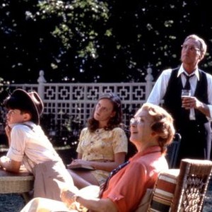 MR. AND MRS. BRIDGE, Margaret Welsh (center), Joanne Woodward, Paul Newman, 1990, (c)Miramax