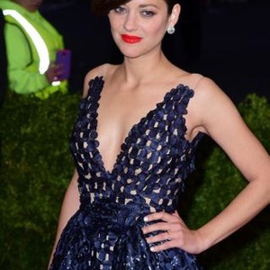 Marion Cotillard at arrivals for ''Charles James: Beyond Fashion'' Opening Night at The Metropolitan Museum of Art Annual Gala - Part 4, Anna Wintour Costume Center, New York, NY May 5, 2014. Photo By: Gregorio T. Binuya/Everett Collection