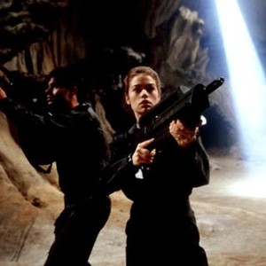STARSHIP TROOPERS, from left: Patrick Muldoon, Denise Richards, 1997, ©TriStar Pictures