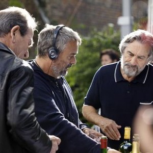 THE FAMILY, from left: Tommy Lee Jones, director Luc Besson, Robert DeNiro, on set, 2013. ph: Jessica Forde/©Relativity Media