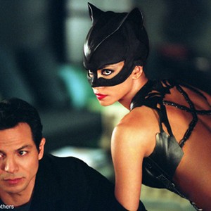 BENJAMIN BRATT and HALLE BERRY in Warner Bros. Pictures' action adventure "Catwoman." photo 6