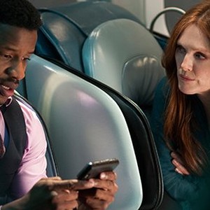 Nate Parker as Zach White and Julianne Moore as Jen Summers in "Non-Stop." photo 12