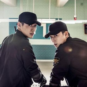 MIDNIGHT RUNNERS, (AKA CHUNGNYEON GYUNGCHAL), FROM LEFT: KANG HA-NEUL, PARK SEO-JOON, 2017. ©DREAM WEST PICTURES