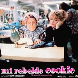 COOKIE, (aka MI REBELDE COOKIE), Peter Falk (left), Emily Loyd (center head on hand and right), 1989, © Warner Brothers