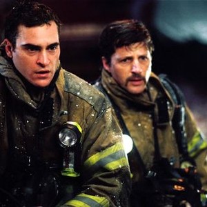LADDER 49, Joaquin Phoenix, Tim Guinee, 2004, (c) Buena Vista