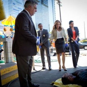 Rizzoli &amp; Isles, from left: Bruce McGill, Lee Thompson Young, Sasha Alexander, Angie Harmon, 'Over/Under', Season 3, Ep. #14, 12/18/2012, ©TNT