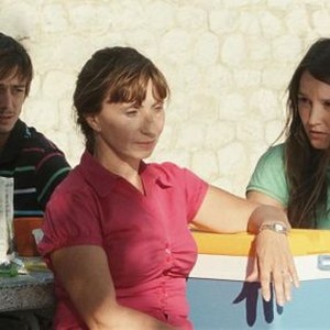 THE SNOWS OF KILIMANJARO, (aka LES NEIGES DU KILIMANDJARO), Ariane Ascaride (front), Anais Demoustier (right), 2011. ©Diaphana Films