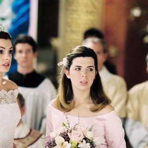 THE PRINCESS DIARIES 2: ROYAL ENGAGEMENT, front from left: Anne Hathaway, Heather Matarazzo, 2004, © Buena Vista