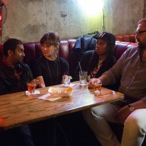 Master Of None, Aziz Ansari (L), Noël Wells (C), Lena Waithe (R), 'Nashville', Season 1, Ep. #6, 11/06/2015, ©NETFLIX