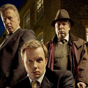 Whitechapel, Philip Davis (L), Rupert Penry Jones (C), Steve Pemberton (R), 'Season 1', 11/02/2011, ©BBCAMERICA