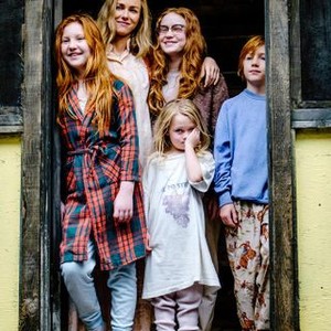 THE GLASS CASTLE, FROM LEFT, ELLA ANDERSON, NAOMI WATTS, SADIE SINK, EDEN GRACE REDFIELD, CHARLIE SHOTWELL, 2017. PH: JAKE GILES NETTER. ©LIONSGATE