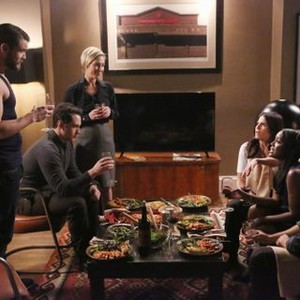 How To Get Away With Murder, from left: Charlie Weber, Matt McGorry, Liza Weil, Karla Souza, Aja Naomi King, Jack Falahee, 'What Happened to You, Annalise?', Season 2, Ep. #10, 02/11/2016, ©ABC