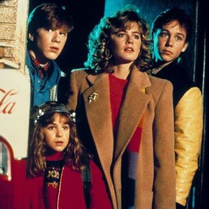 ADVENTURES IN BABYSITTING, Anthony Rapp, (in front) Maia Brewton, Elisabeth Shue, Keith Coogan, 1987