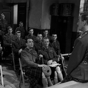 TUNES OF GLORY, Alec Guinness (back to camera), seated front from left: Dennis Price, Gordon Jackson, 1960,  tog1960ur-fsct04, Photo by:  (tog1960ur-fsct04)