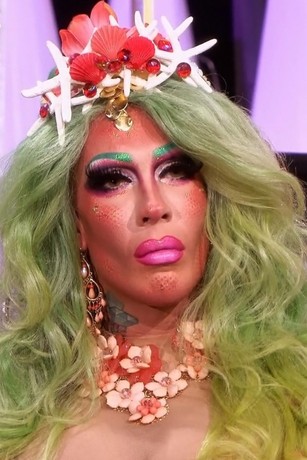 Season 10 episode 7 untucked top