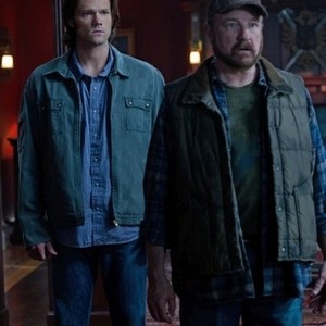 Supernatural, Jared Padalecki (L), Robert Singer (R), 'Meet the New Boss', Season 7, Ep. #1, 09/23/2011, ©KSITE