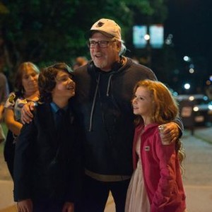 MAX 2: WHITE HOUSE HERO, L-R: ZANE AUSTIN, DIRECTOR BRIAN LEVANT, FRANCESCA CAPALDI ON SET, 2017. ©ORION PICTURES