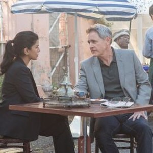 Homeland, Nimrat Kaur (L), Mark Moses (R), 'From A to Be and Back Again', Season 4, Ep. #6, 11/02/2014, ©SHO