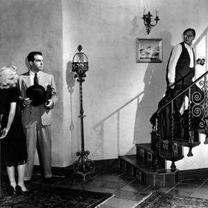 DOUBLE INDEMNITY, Barbara Stanwyck, Fred MacMurray, Tom Powers, 1944.