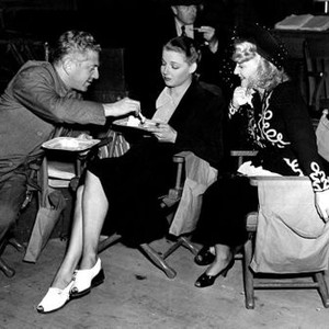 CITY FOR CONQUEST, director Anatole Litvak, Ann Sheridan, Lee Patrick celebrate co-star James Cagney's birthday on set, 1940