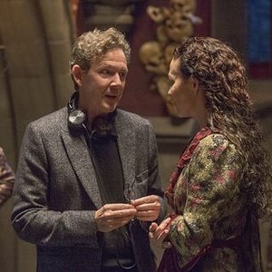 John Logan behind the scenes with Helen McCrory as Evelyn Poole in Penny Dreadful (season 2, episode 2). - Photo: Jonathan Hession/SHOWTIME