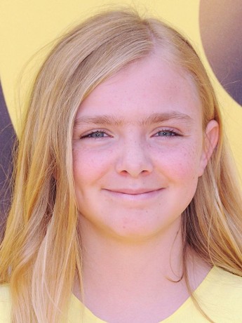 エルシー・フィッシャー直筆サイン入り超大型写真…Elsie Fisher