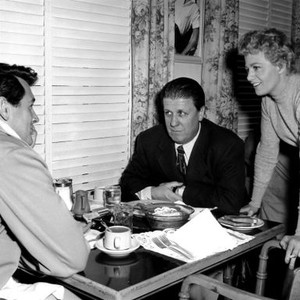 GIANT, from left, Rock Hudson, director George Stevens, visitor Shelley Winters, on-set, 1956